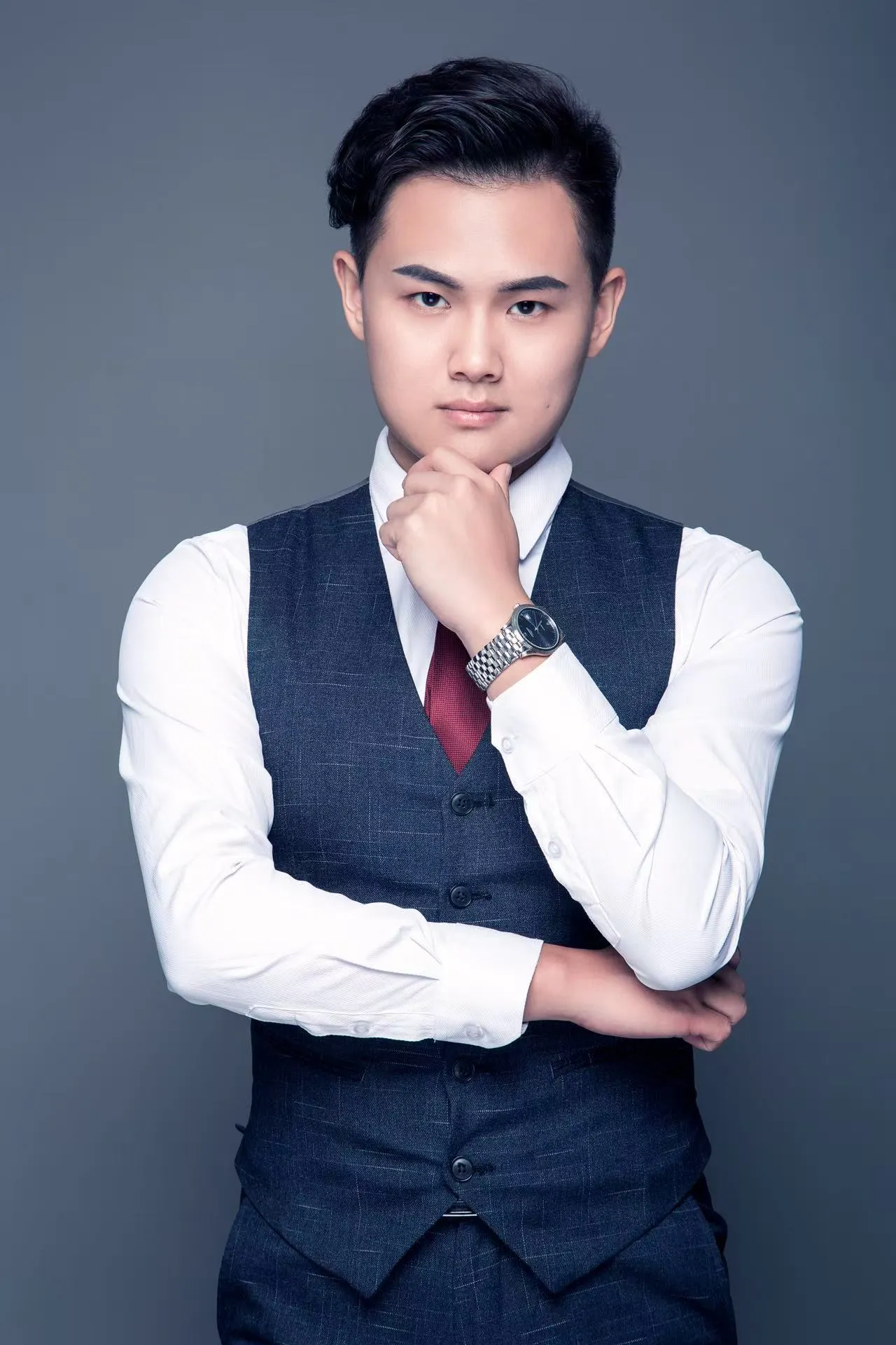 Portrait of Qilun Hu